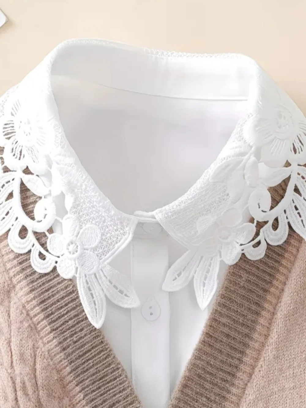 White Lace Collar Button-Up Blouse - Picture 2 of 4